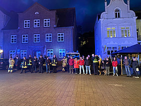 Gäste aus Feuerwehr, Politik und Stadtverwaltung verfolgen das Geschehen. Gäste aus Feuerwehr, Politik und Stadtverwaltung verfolgen das Geschehen.