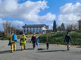 Feuerwehrleute und Nachbarn sammelten 112 Kilogramm Müll...