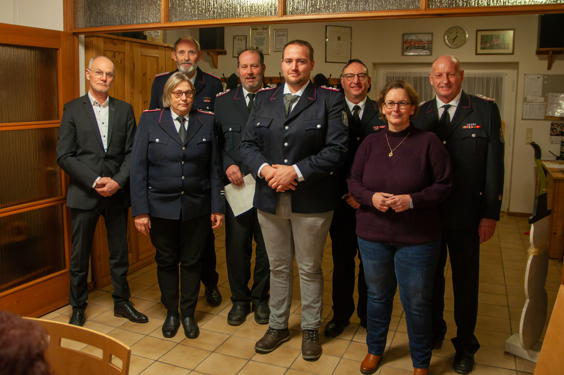 Die Beförderten der Feuerwehr Kappeln-Kopperby mit Gratulanten Die Beförderten der Feuerwehr Kappeln-Kopperby mit Gratulanten