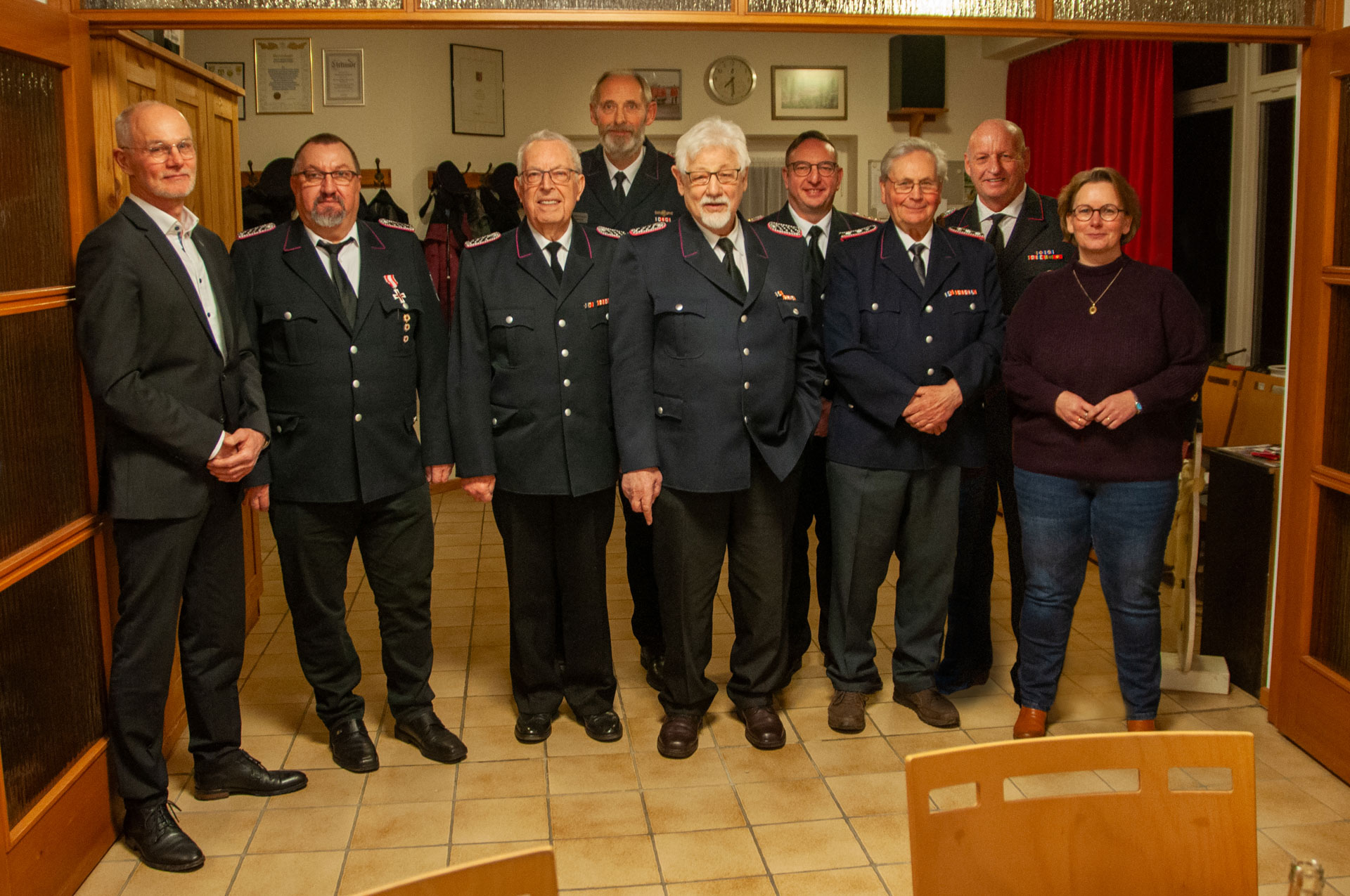 Die Geehrten der Feuerwehr Kappeln-Kopperby mit Gratulanten Die Geehrten der Feuerwehr Kappeln-Kopperby mit Gratulanten